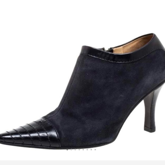 CHANEL Vintage Black Suede and Leather CC Pointed Toe Ankle Booties Sz 7 - Picture 8 of 8
